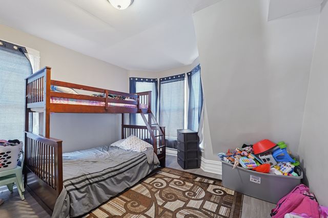 5459 W Walton Street, Chicago, IL 60651