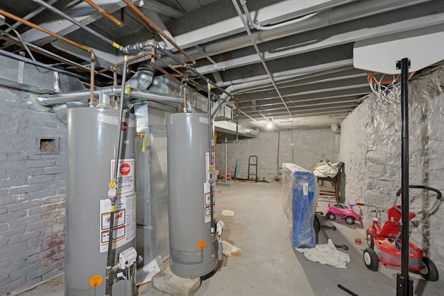 5459 W Walton Street, Chicago, IL 60651