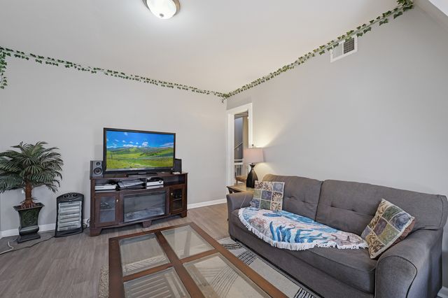 5459 W Walton Street, Chicago, IL 60651