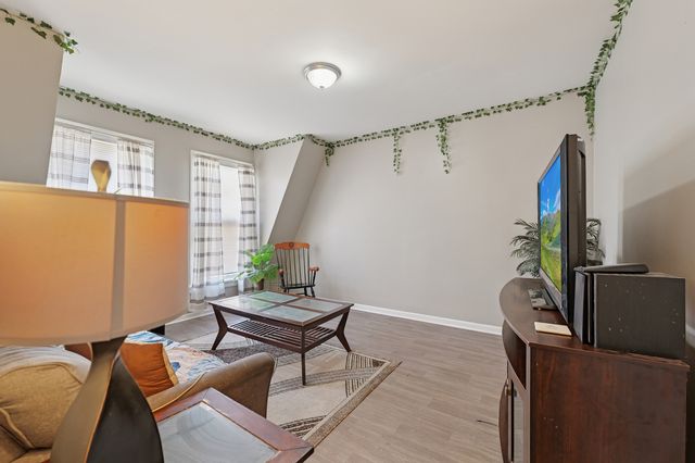 5459 W Walton Street, Chicago, IL 60651