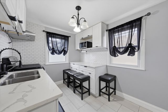 6548 S Kedvale Avenue, Chicago, IL 60629