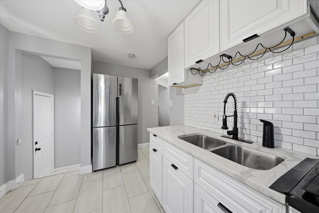 6548 S Kedvale Avenue, Chicago, IL 60629