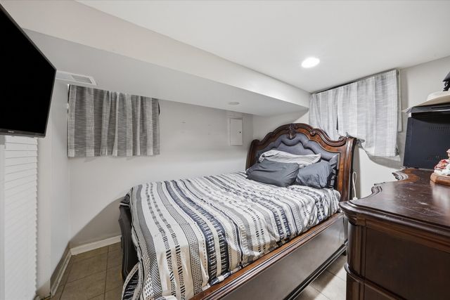 6548 S Kedvale Avenue, Chicago, IL 60629