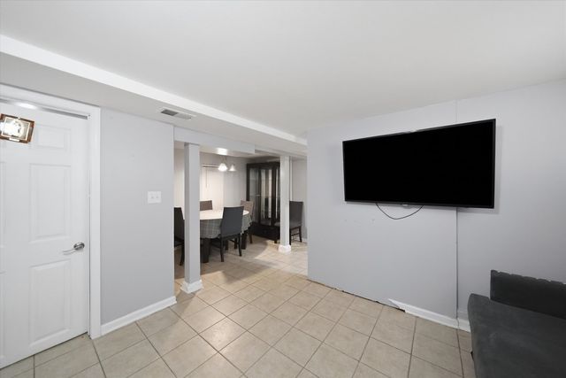 6548 S Kedvale Avenue, Chicago, IL 60629