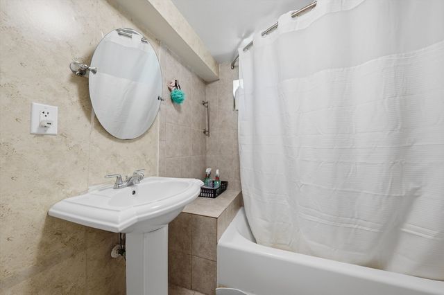 6548 S Kedvale Avenue, Chicago, IL 60629