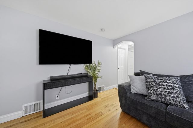 6548 S Kedvale Avenue, Chicago, IL 60629