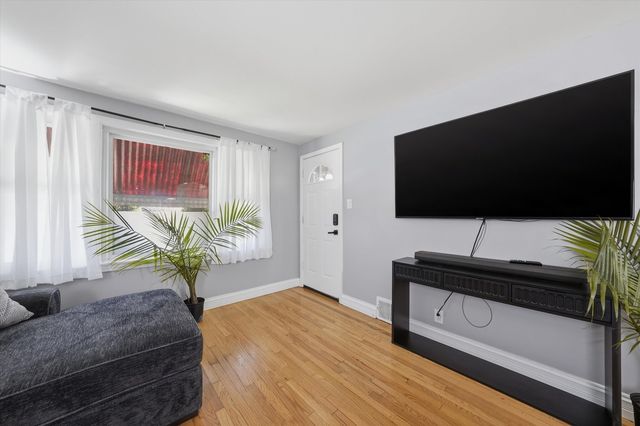 6548 S Kedvale Avenue, Chicago, IL 60629