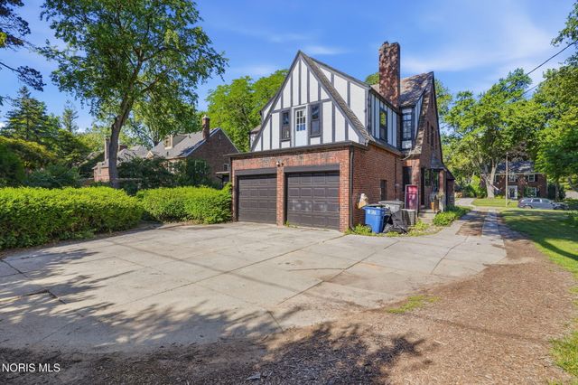 2718 Barrington Drive, Toledo, OH 43606