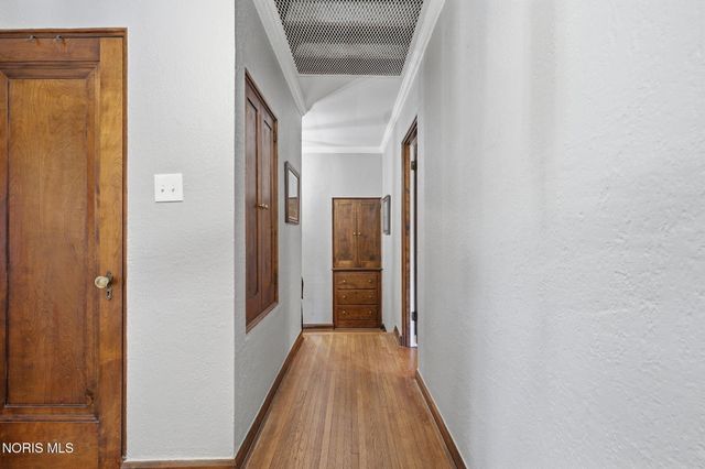 2718 Barrington Drive, Toledo, OH 43606