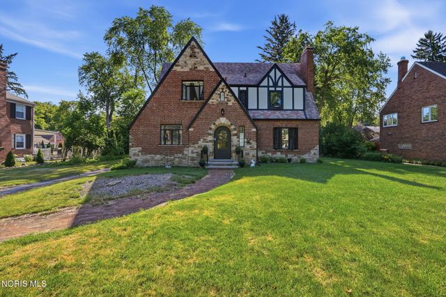 2718 Barrington Drive, Toledo, OH 43606