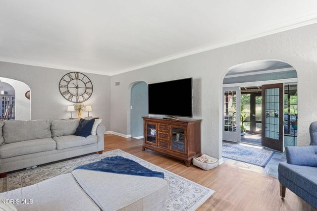 2718 Barrington Drive, Toledo, OH 43606