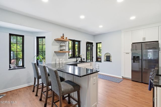 2718 Barrington Drive, Toledo, OH 43606
