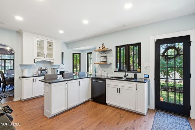 2718 Barrington Drive, Toledo, OH 43606