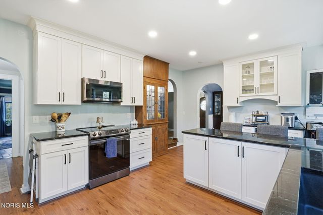 2718 Barrington Drive, Toledo, OH 43606