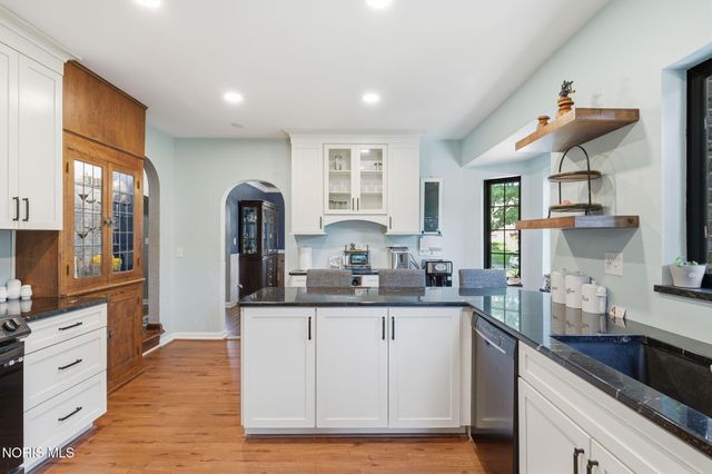 2718 Barrington Drive, Toledo, OH 43606