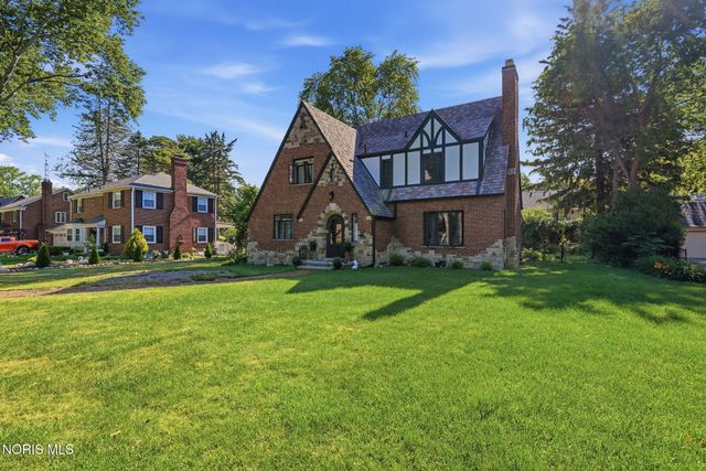 2718 Barrington Drive, Toledo, OH 43606
