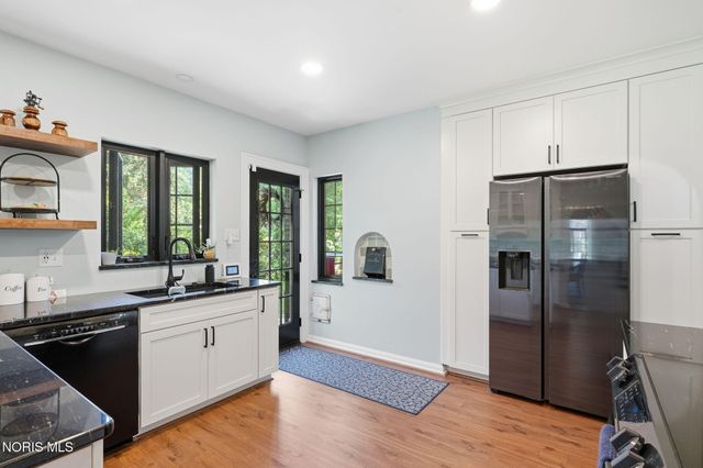 2718 Barrington Drive, Toledo, OH 43606