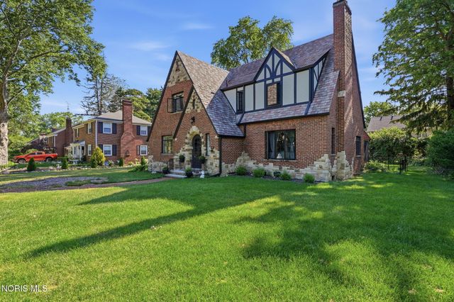 2718 Barrington Drive, Toledo, OH 43606