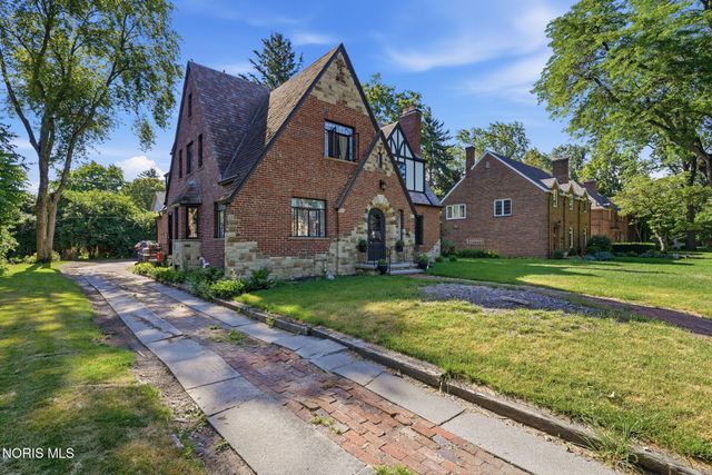 2718 Barrington Drive, Toledo, OH 43606