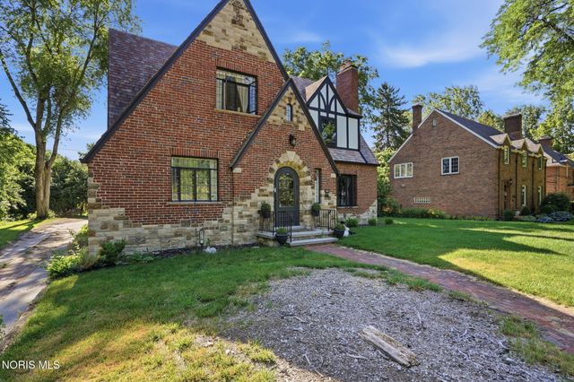 2718 Barrington Drive, Toledo, OH 43606