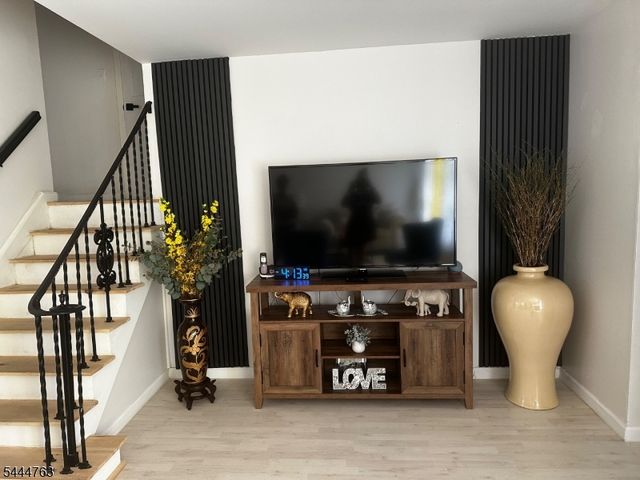 35 Montclair Ave, Clifton City, NJ 07011