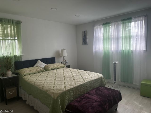 35 Montclair Ave, Clifton City, NJ 07011