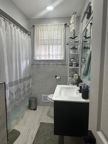 35 Montclair Ave, Clifton City, NJ 07011