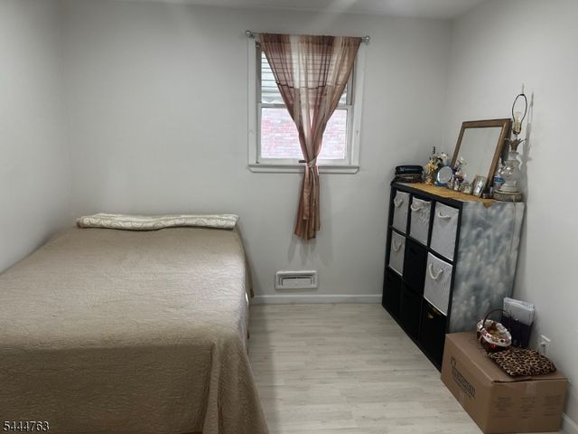 35 Montclair Ave, Clifton City, NJ 07011