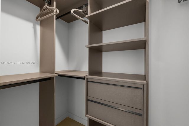 11 NE 6th St 1611, Miami, FL 33132