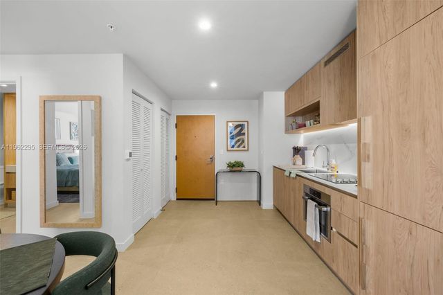 11 NE 6th St 1611, Miami, FL 33132