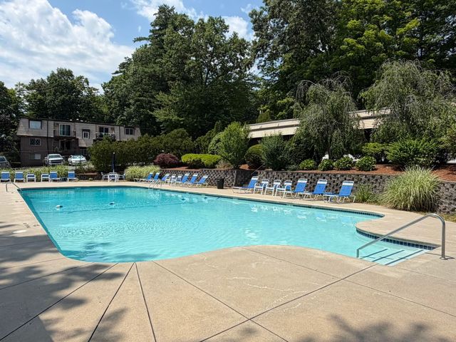13 Silvestri Cir Unit 7, Derry, NH 03038