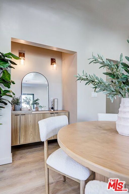 Image 16 of property listing at 1801 1/2 S Sycamore Avenue, Los Angeles, CA 90019