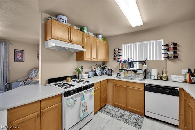 1520 Frank Aved Street 201, Las Vegas, NV 89110