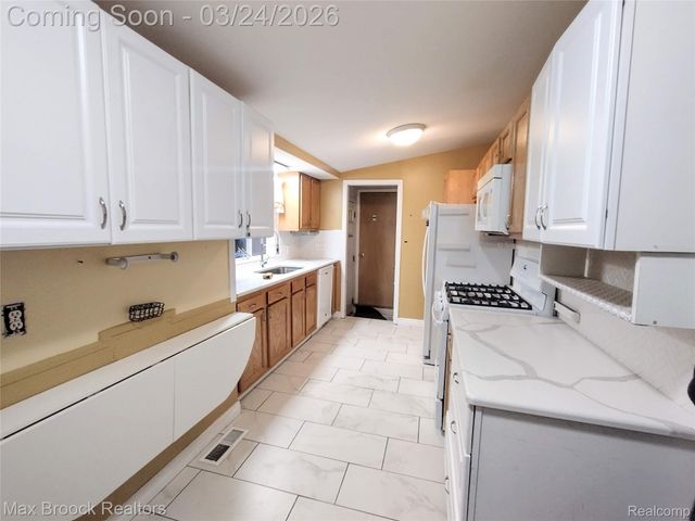 15151 Kenton Street, Oak Park, MI 48237