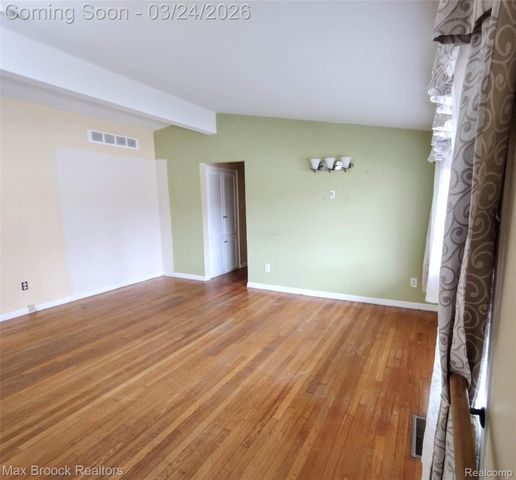 15151 Kenton Street, Oak Park, MI 48237