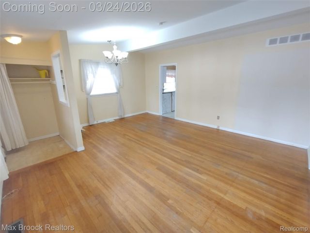 15151 Kenton Street, Oak Park, MI 48237