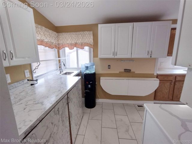 15151 Kenton Street, Oak Park, MI 48237