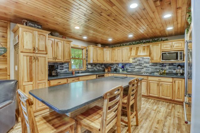 290 Shorewood Drive, Detroit Lakes, MN 56501