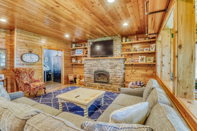 290 Shorewood Drive, Detroit Lakes, MN 56501