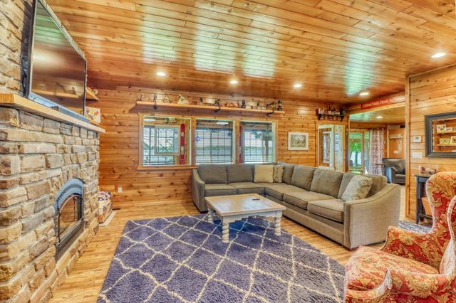 290 Shorewood Drive, Detroit Lakes, MN 56501