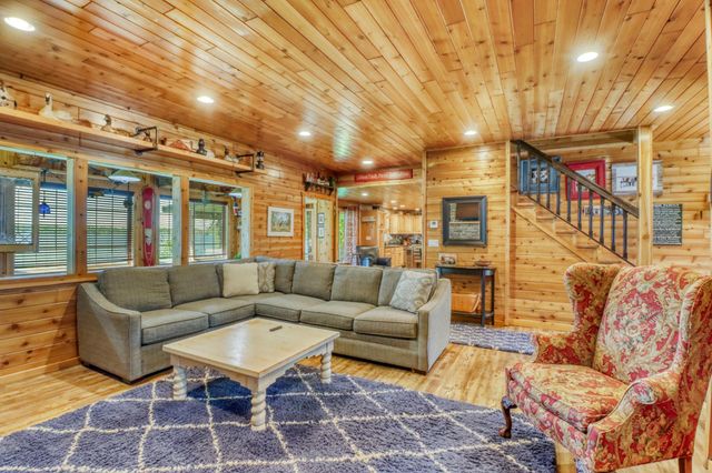 290 Shorewood Drive, Detroit Lakes, MN 56501