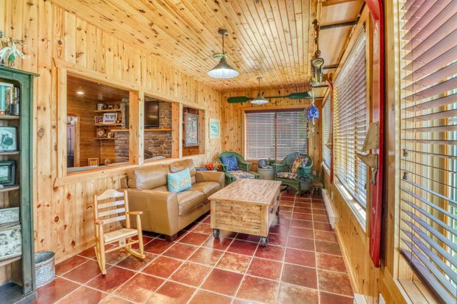 290 Shorewood Drive, Detroit Lakes, MN 56501