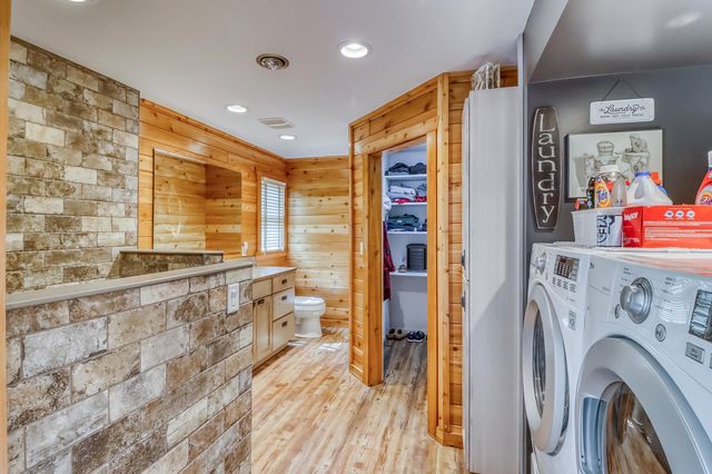 290 Shorewood Drive, Detroit Lakes, MN 56501