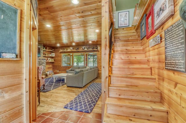 290 Shorewood Drive, Detroit Lakes, MN 56501