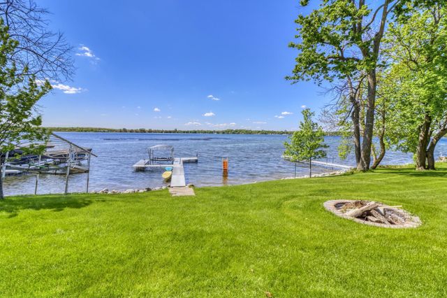 290 Shorewood Drive, Detroit Lakes, MN 56501