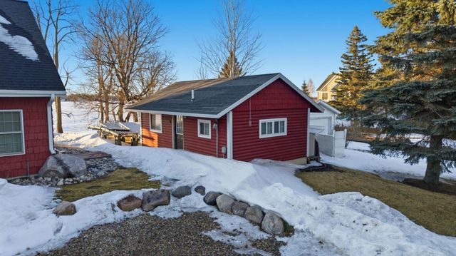 290 Shorewood Drive, Detroit Lakes, MN 56501