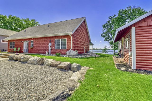 290 Shorewood Drive, Detroit Lakes, MN 56501