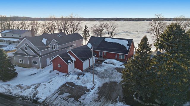 290 Shorewood Drive, Detroit Lakes, MN 56501