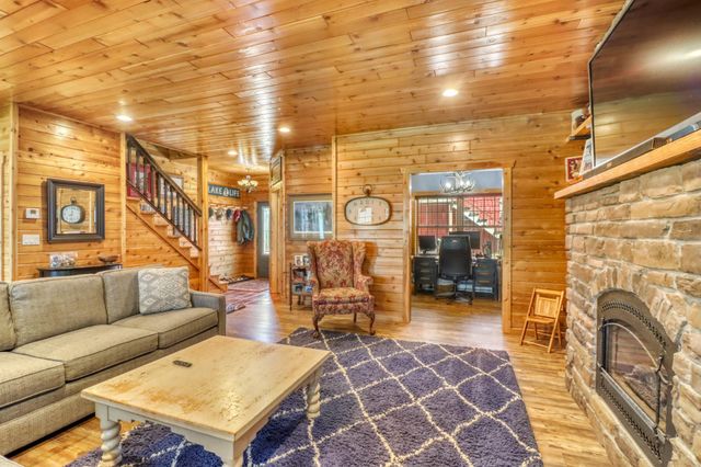 290 Shorewood Drive, Detroit Lakes, MN 56501