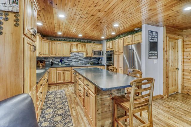 290 Shorewood Drive, Detroit Lakes, MN 56501